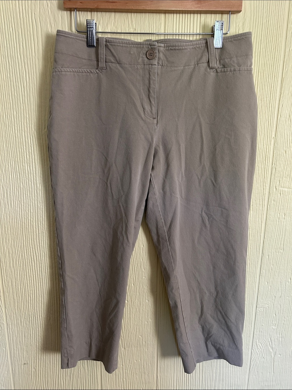 Women's Taupe Stretch Capri pants